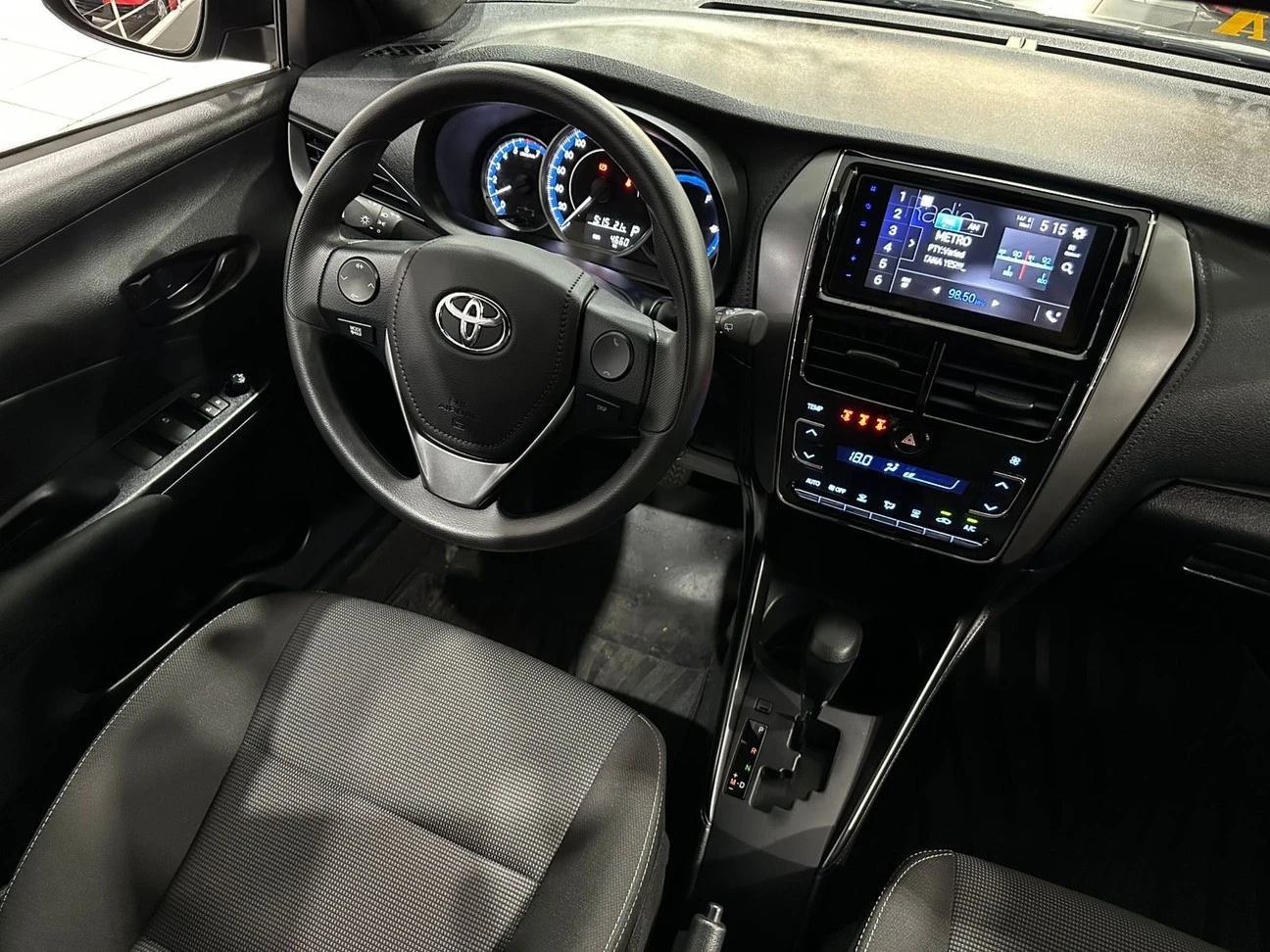 TOYOTA YARIS