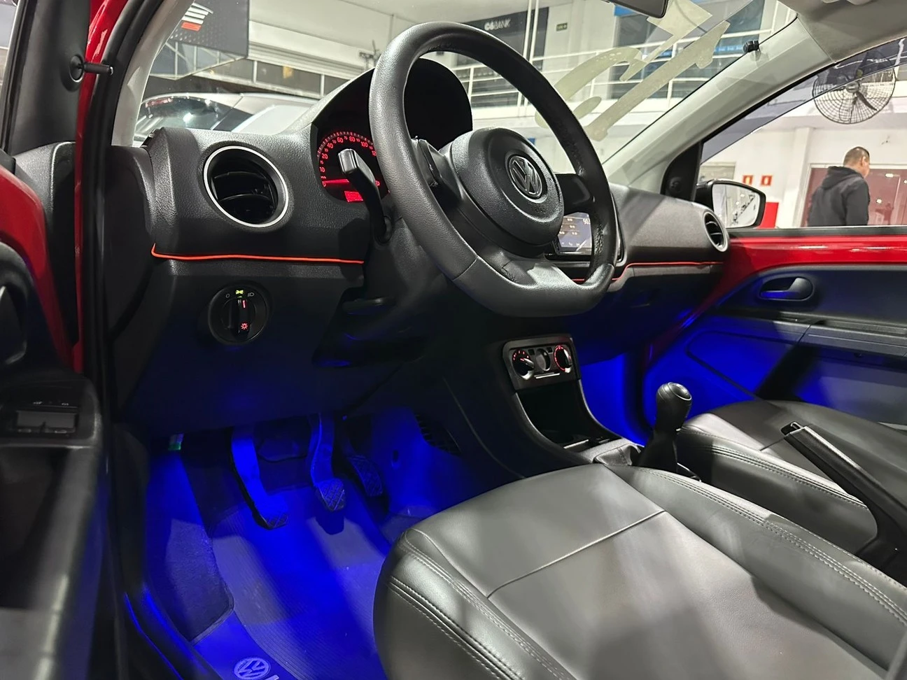 VOLKSWAGEN UP