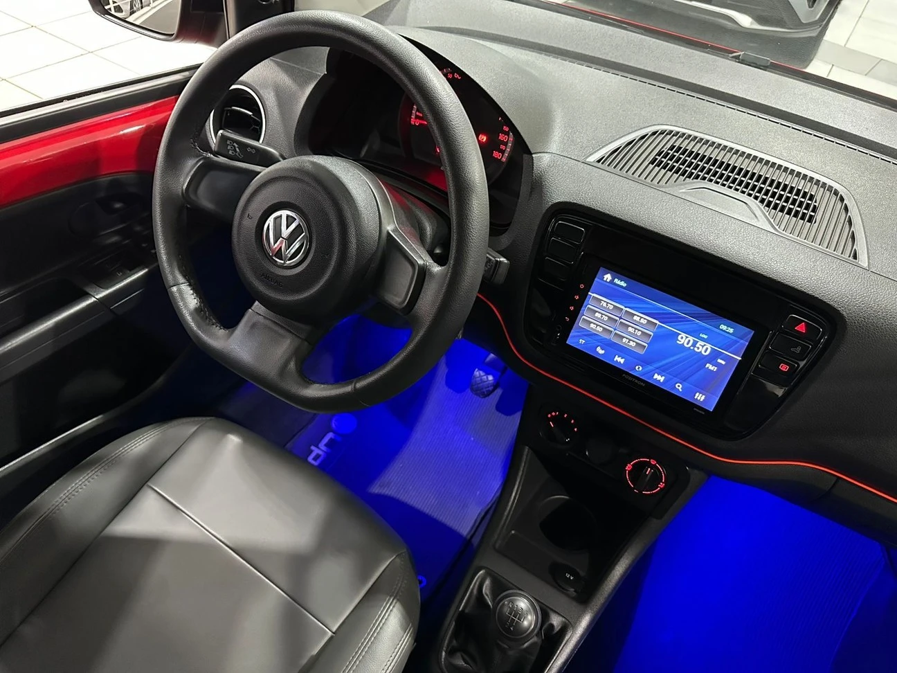 VOLKSWAGEN UP