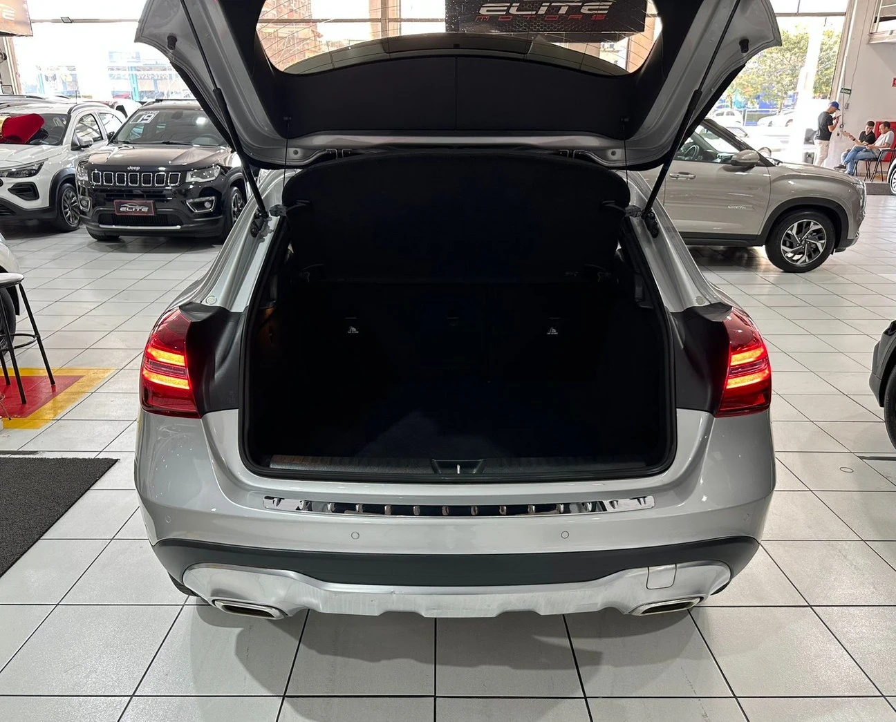 MERCEDES-BENZ GLA 200