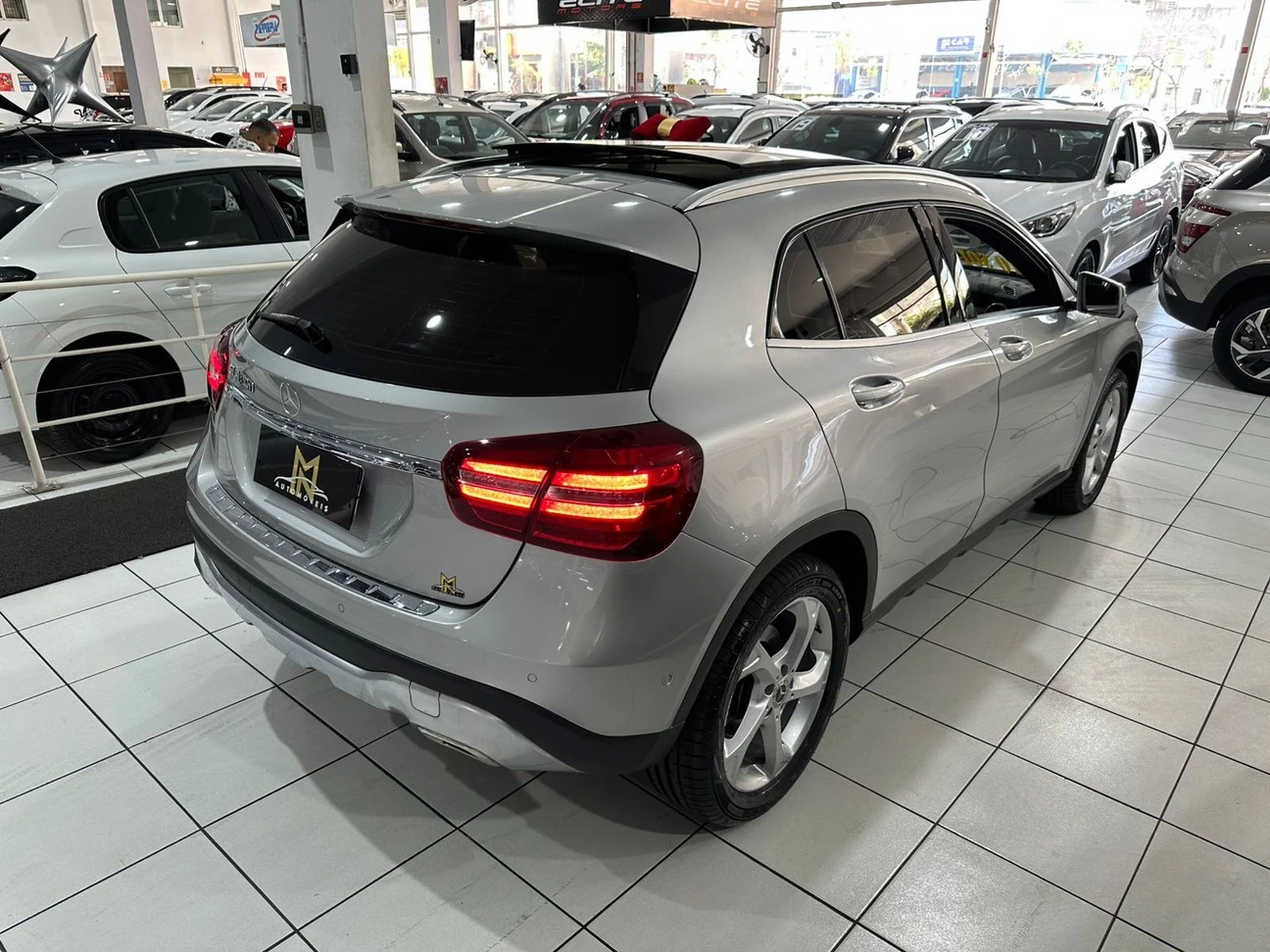 MERCEDES-BENZ GLA 200
