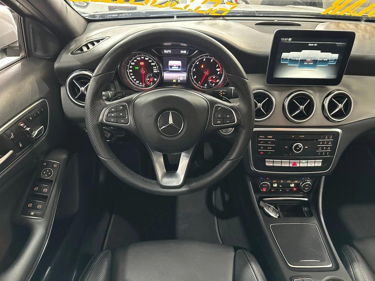 MERCEDES-BENZ GLA 200