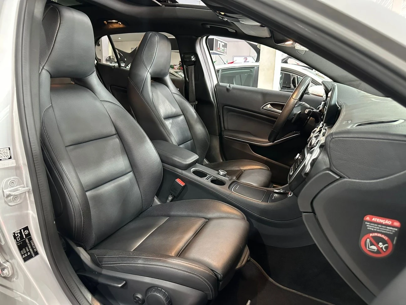 MERCEDES-BENZ GLA 200