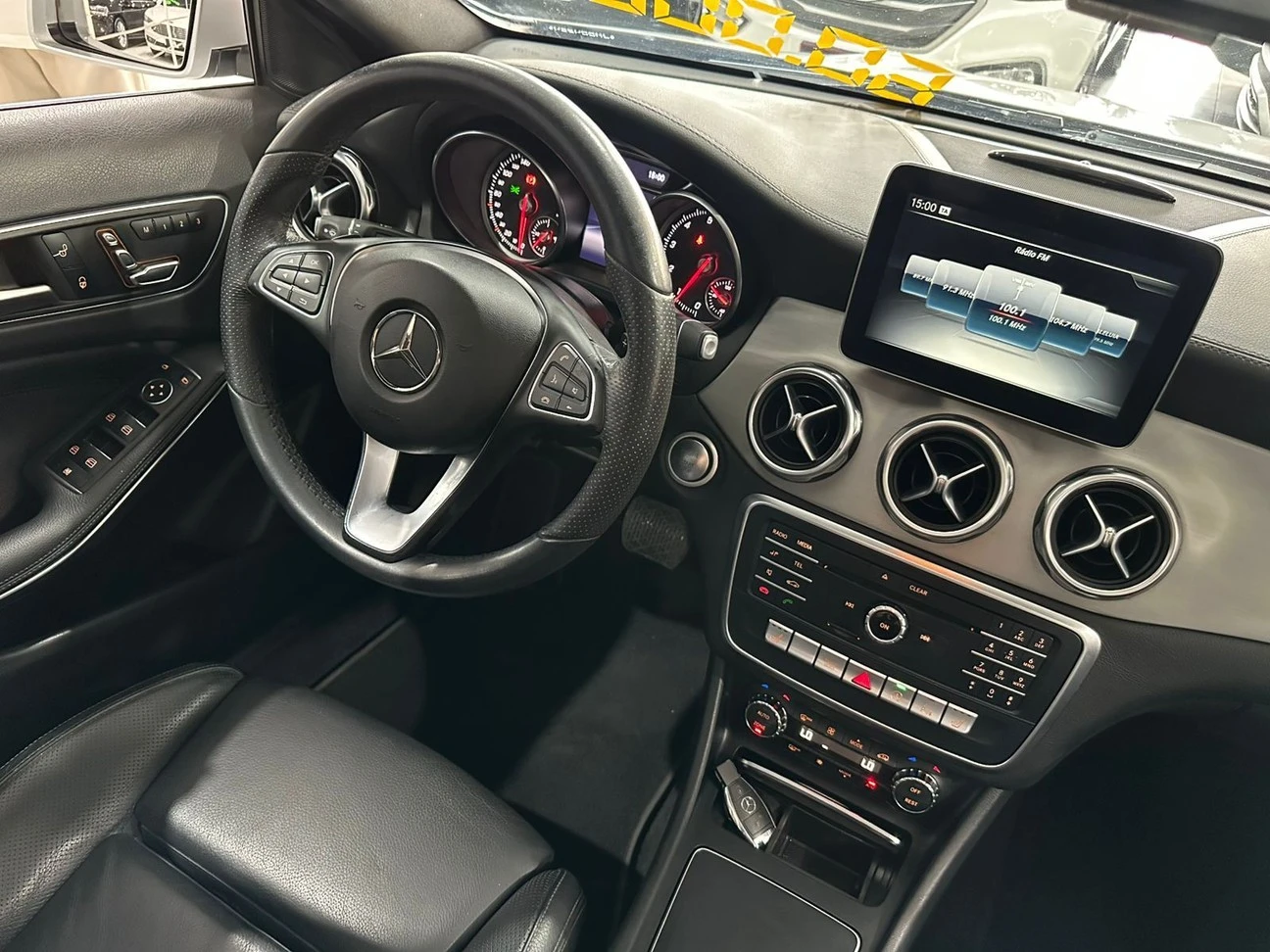 MERCEDES-BENZ GLA 200