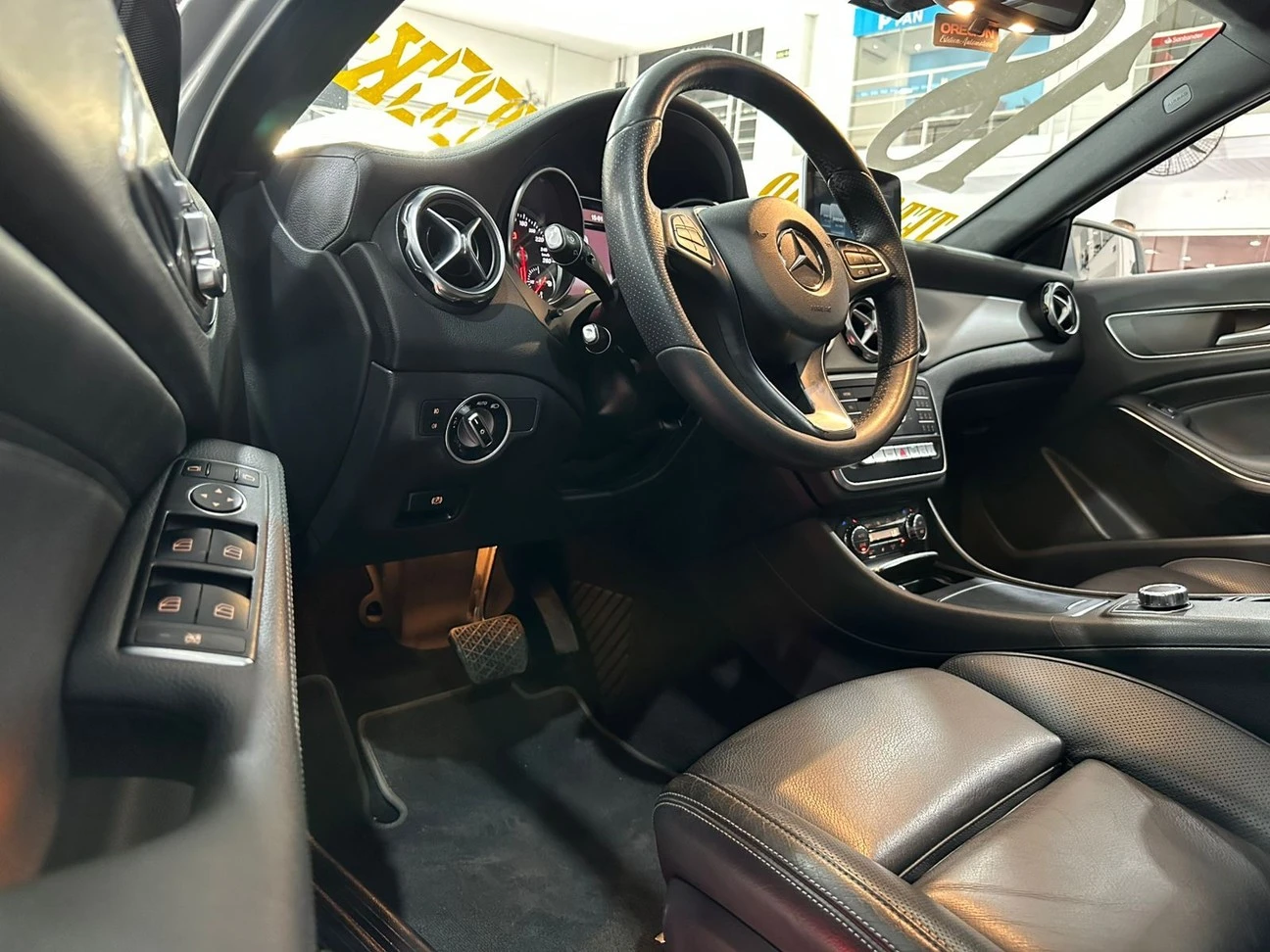 MERCEDES-BENZ GLA 200