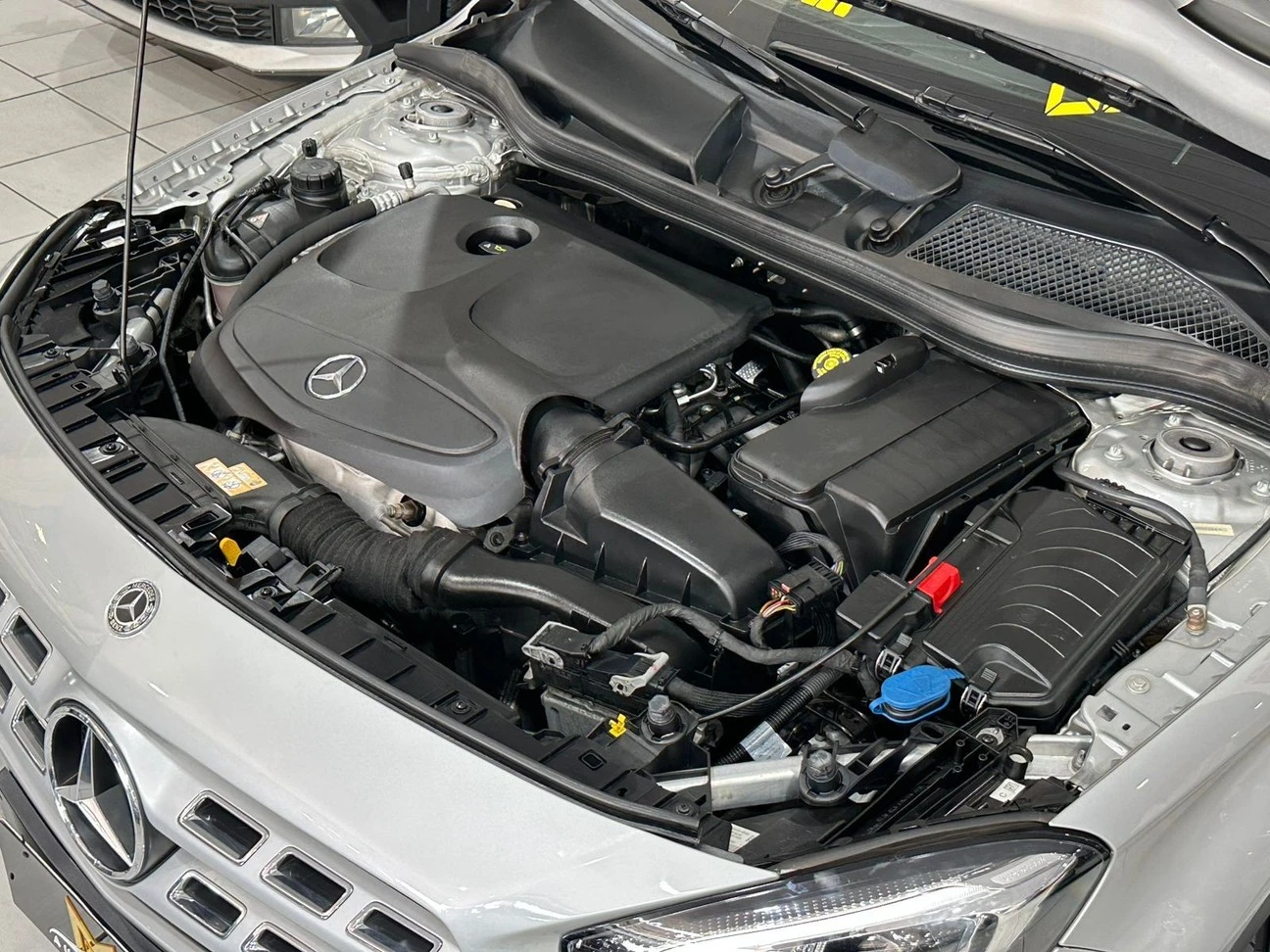 MERCEDES-BENZ GLA 200