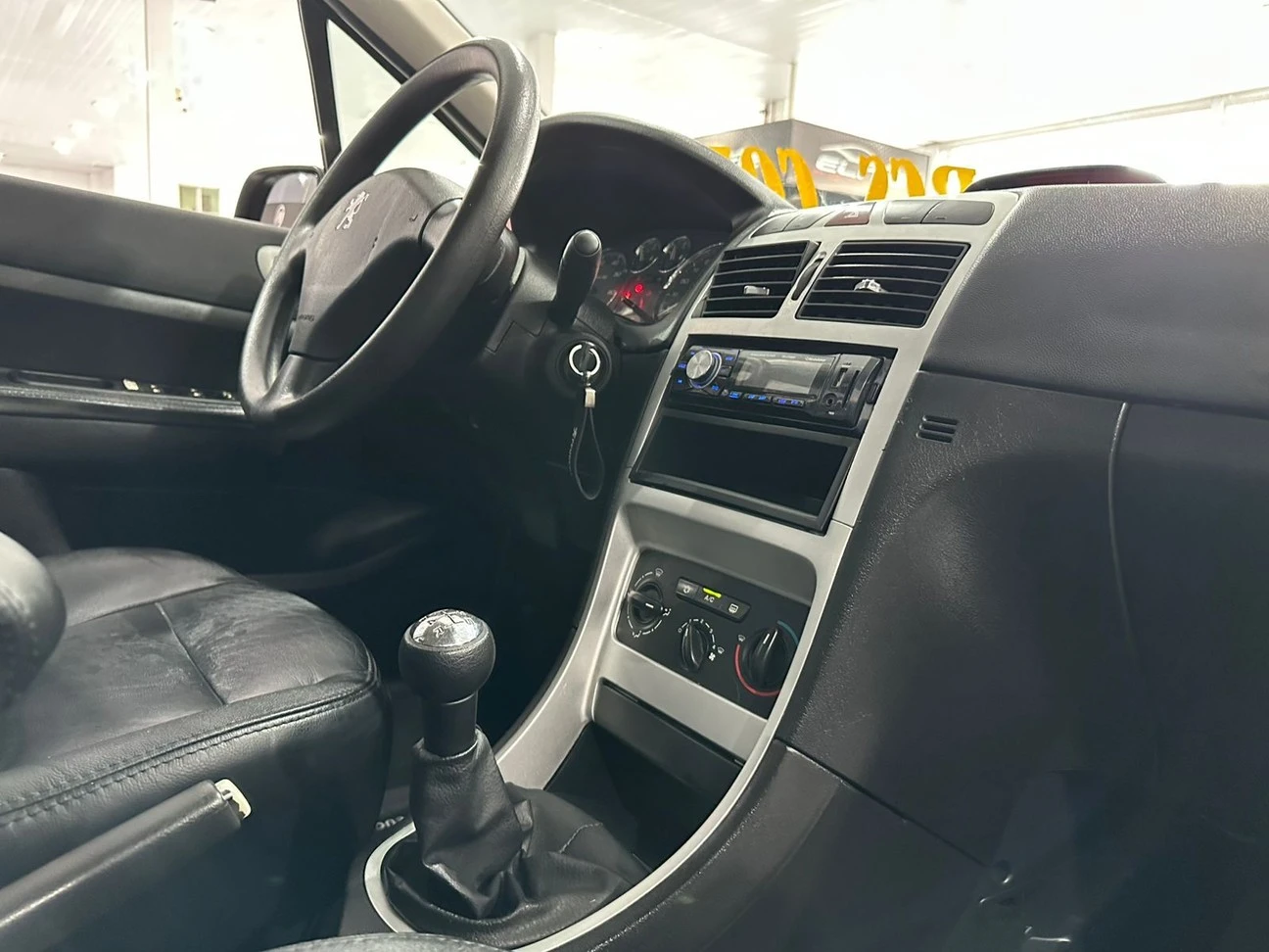 PEUGEOT 307