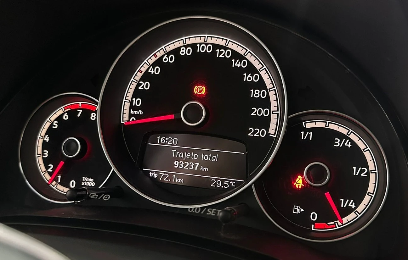 VOLKSWAGEN UP