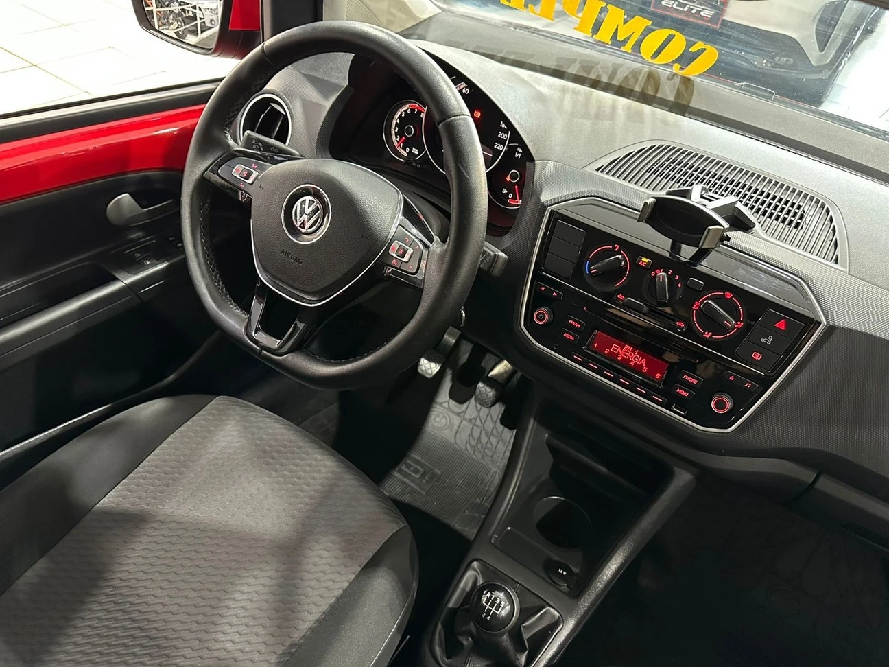 VOLKSWAGEN UP