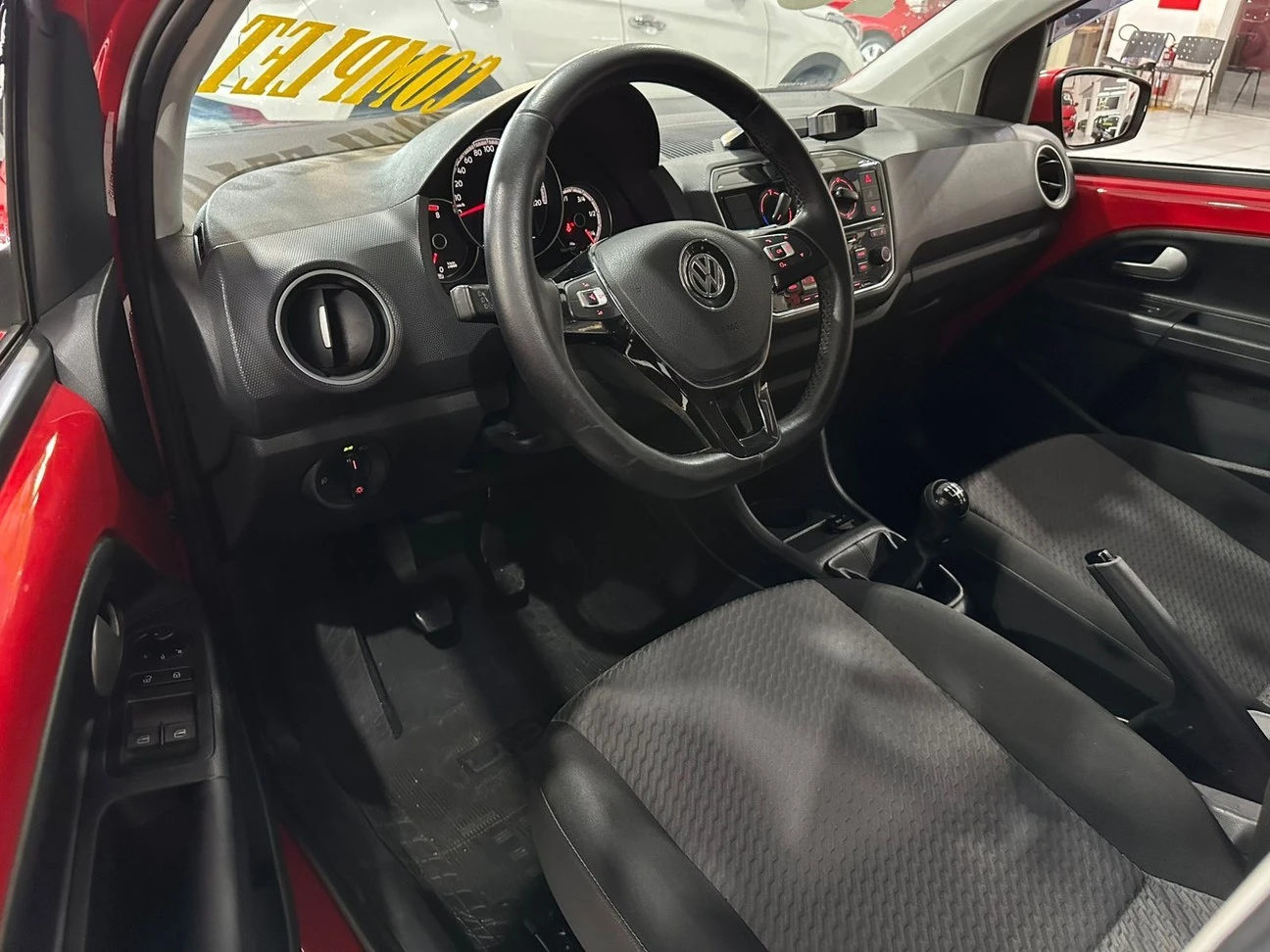 VOLKSWAGEN UP