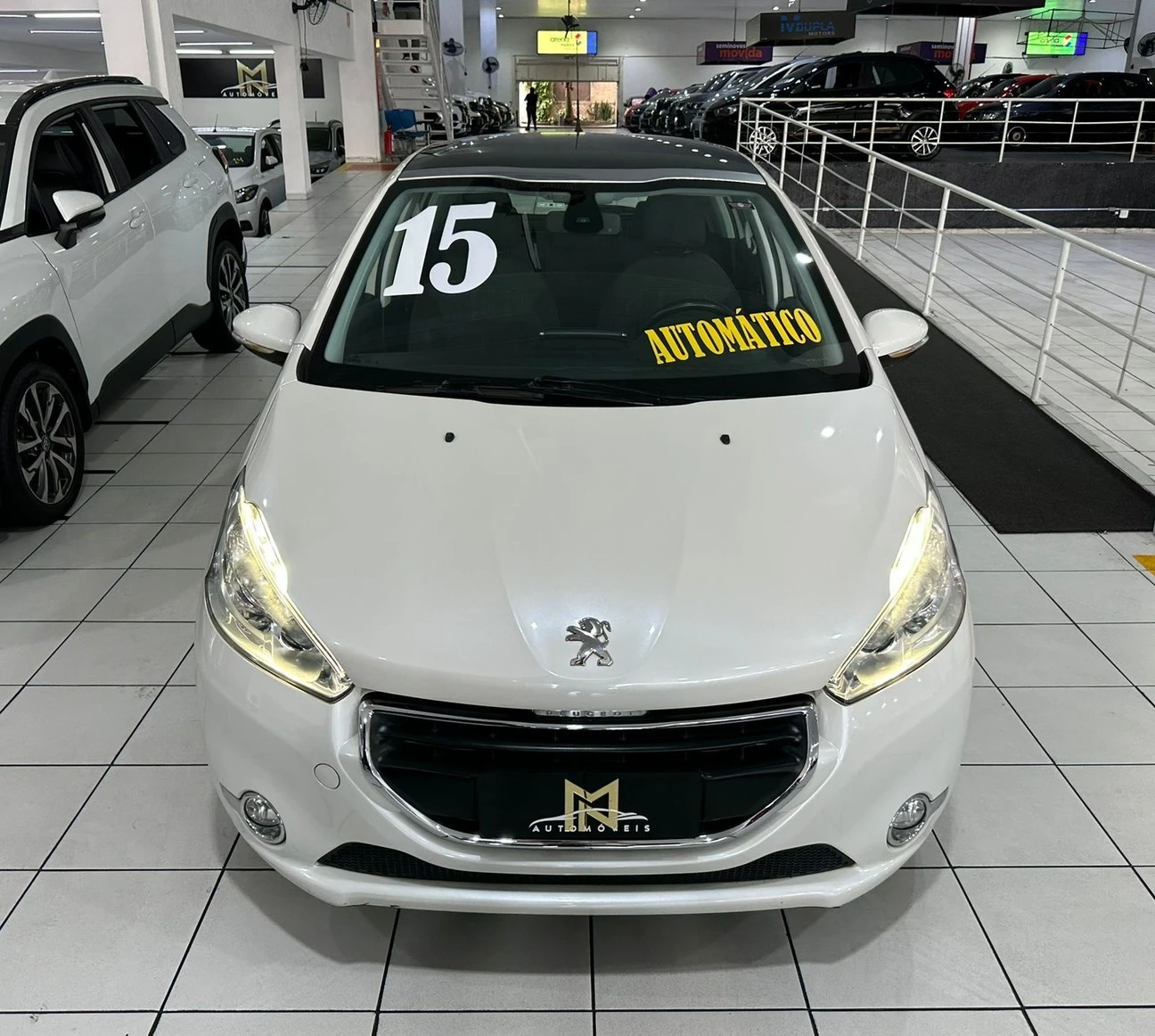PEUGEOT 208