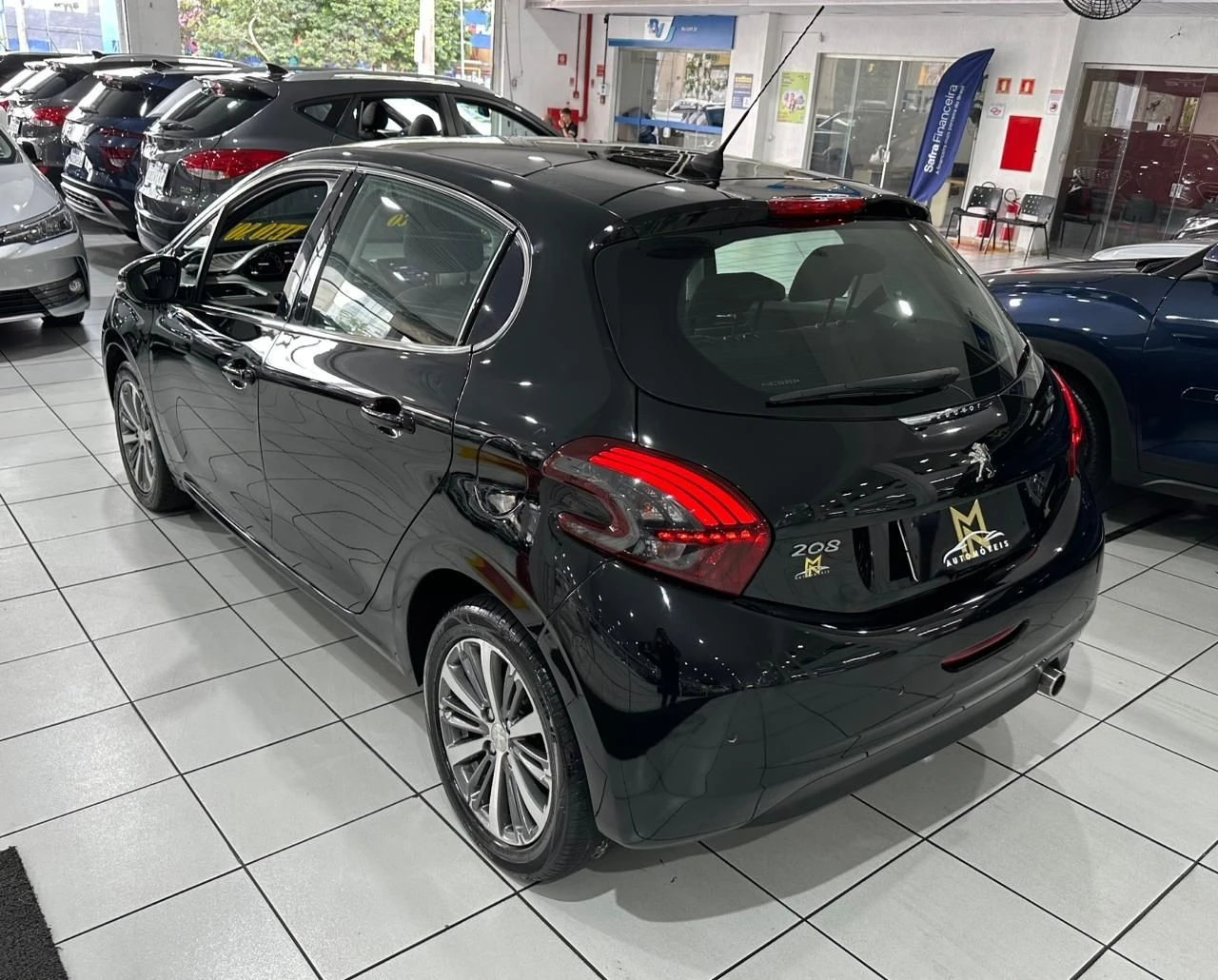 PEUGEOT 208