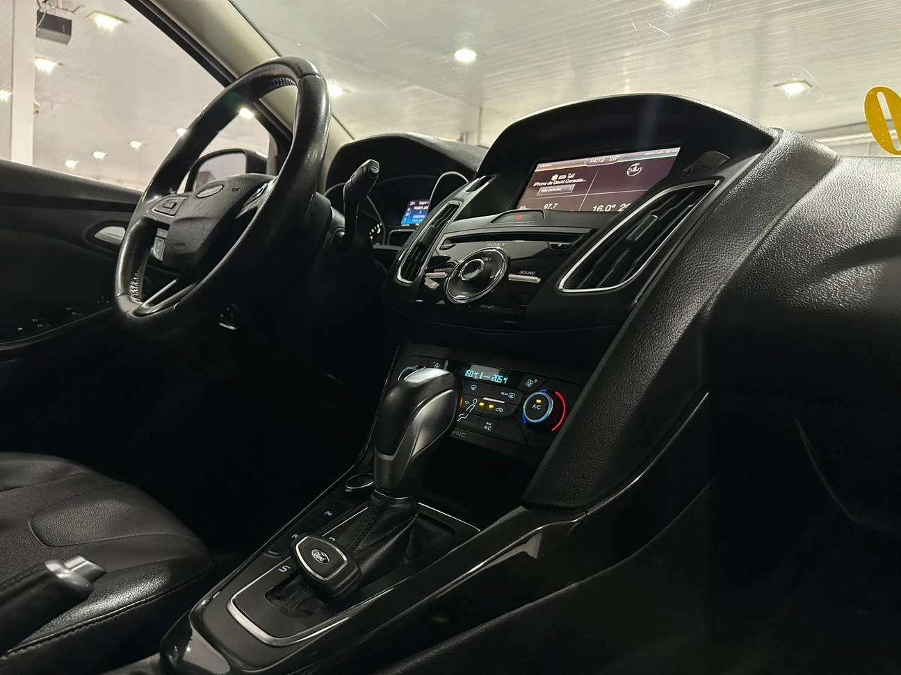 FOCUS 2.0 TITANIUM HATCH 16V