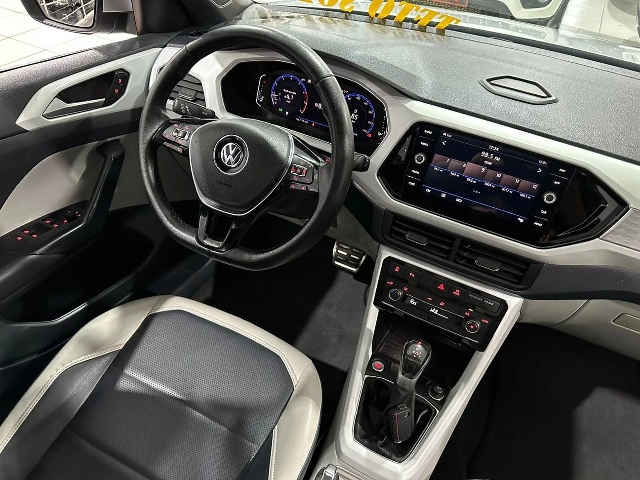 VOLKSWAGEN T-CROSS