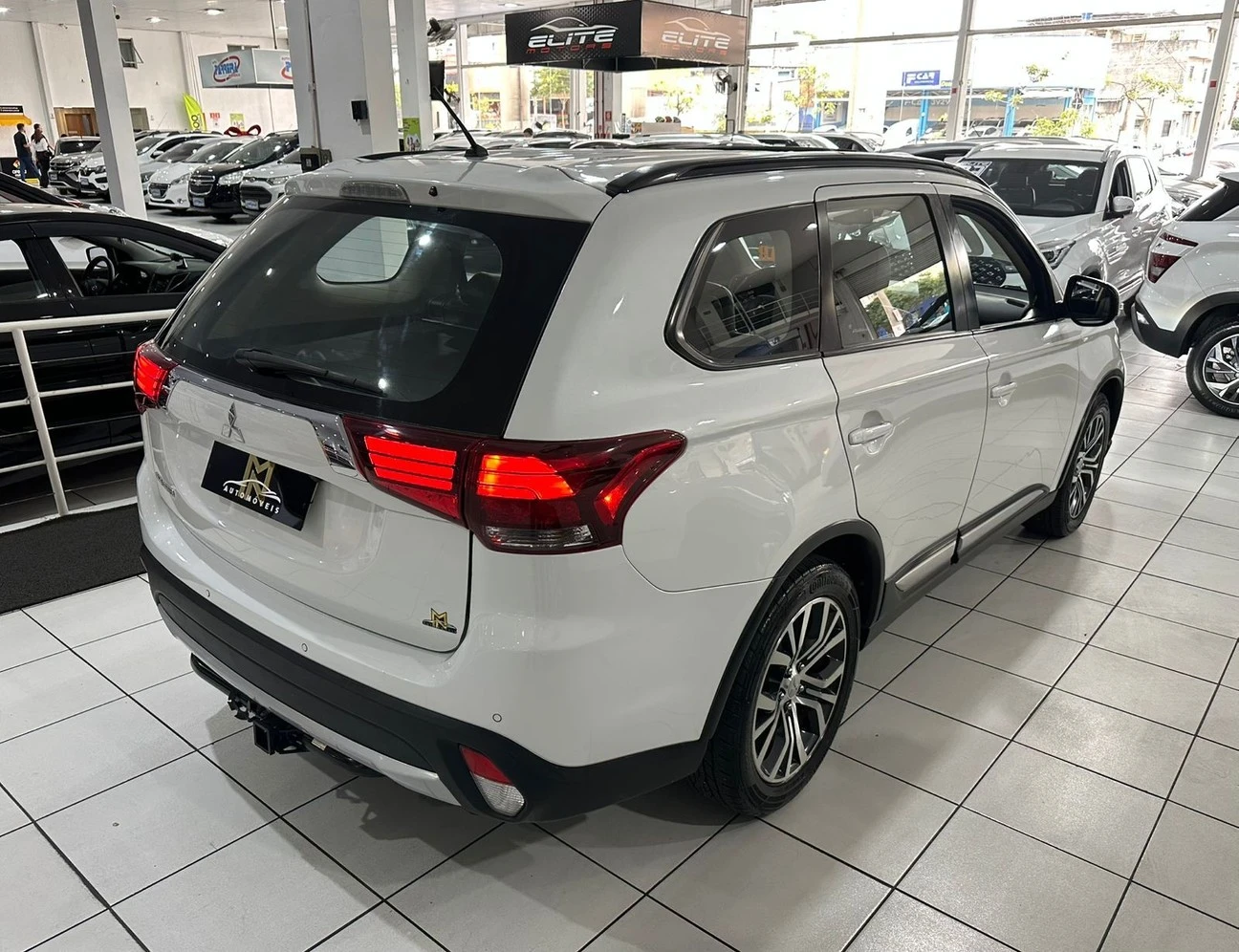 MITSUBISHI OUTLANDER