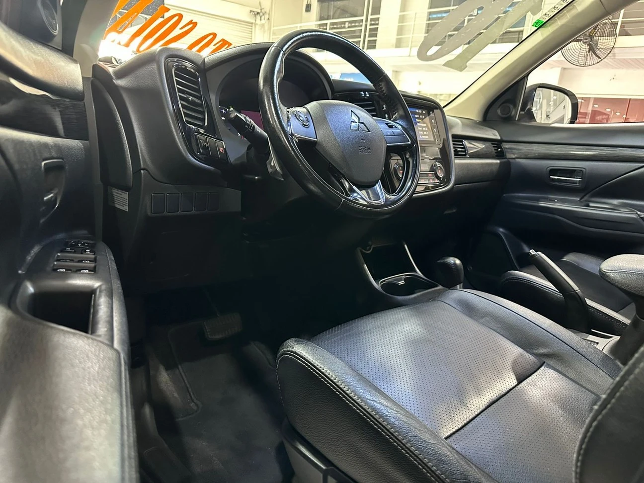 MITSUBISHI OUTLANDER