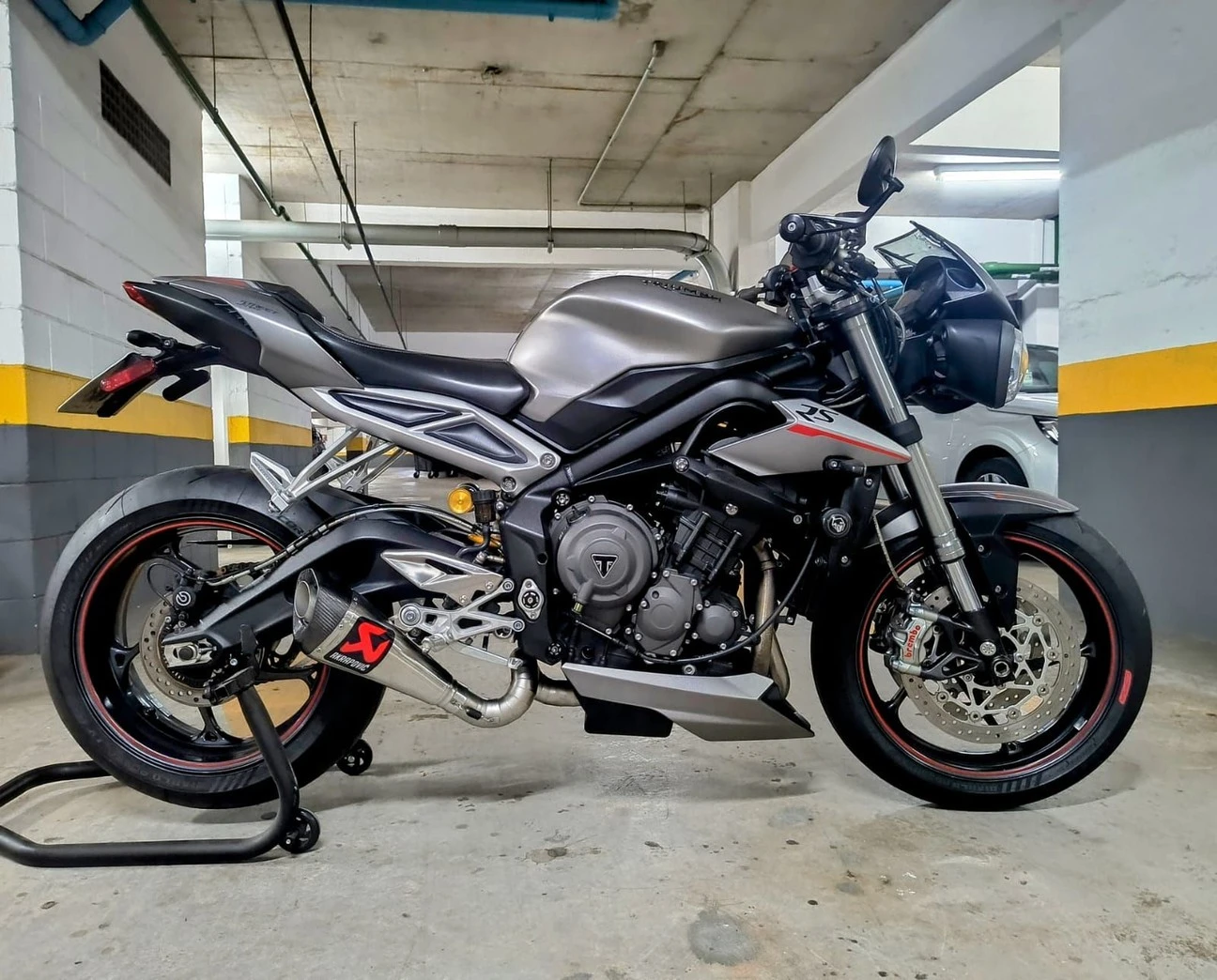 TRIUMPH STREET TRIPLE 765 RS