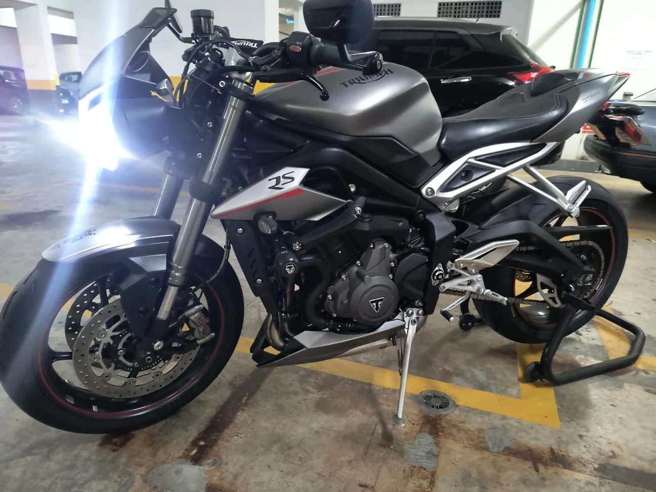 TRIUMPH STREET TRIPLE 765 RS