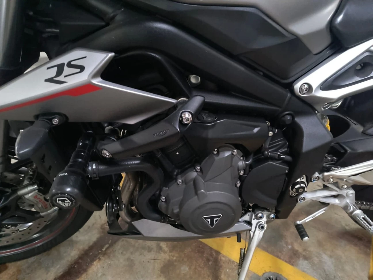 TRIUMPH STREET TRIPLE 765 RS
