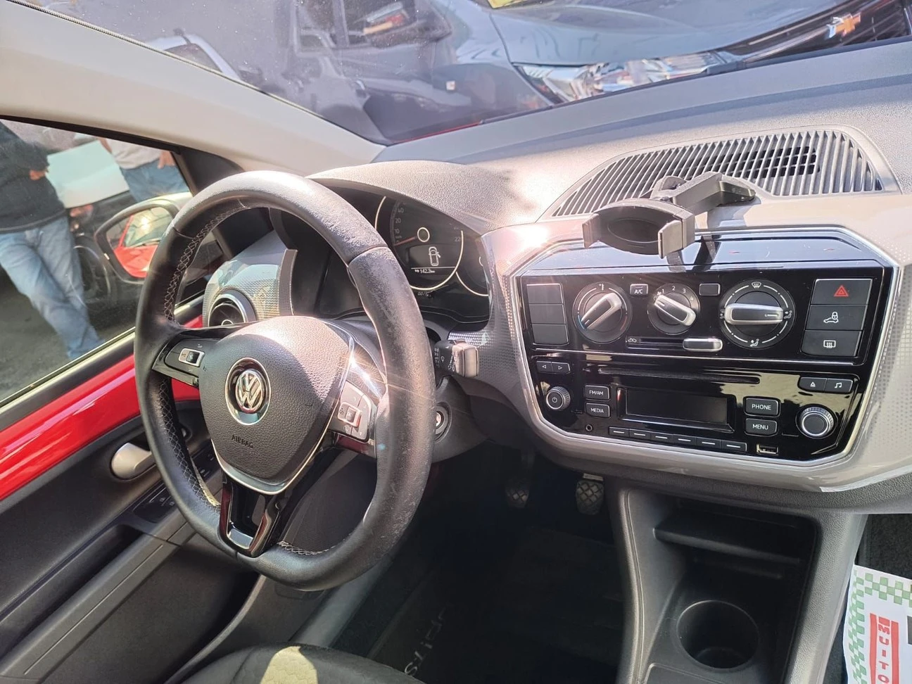 VOLKSWAGEN UP