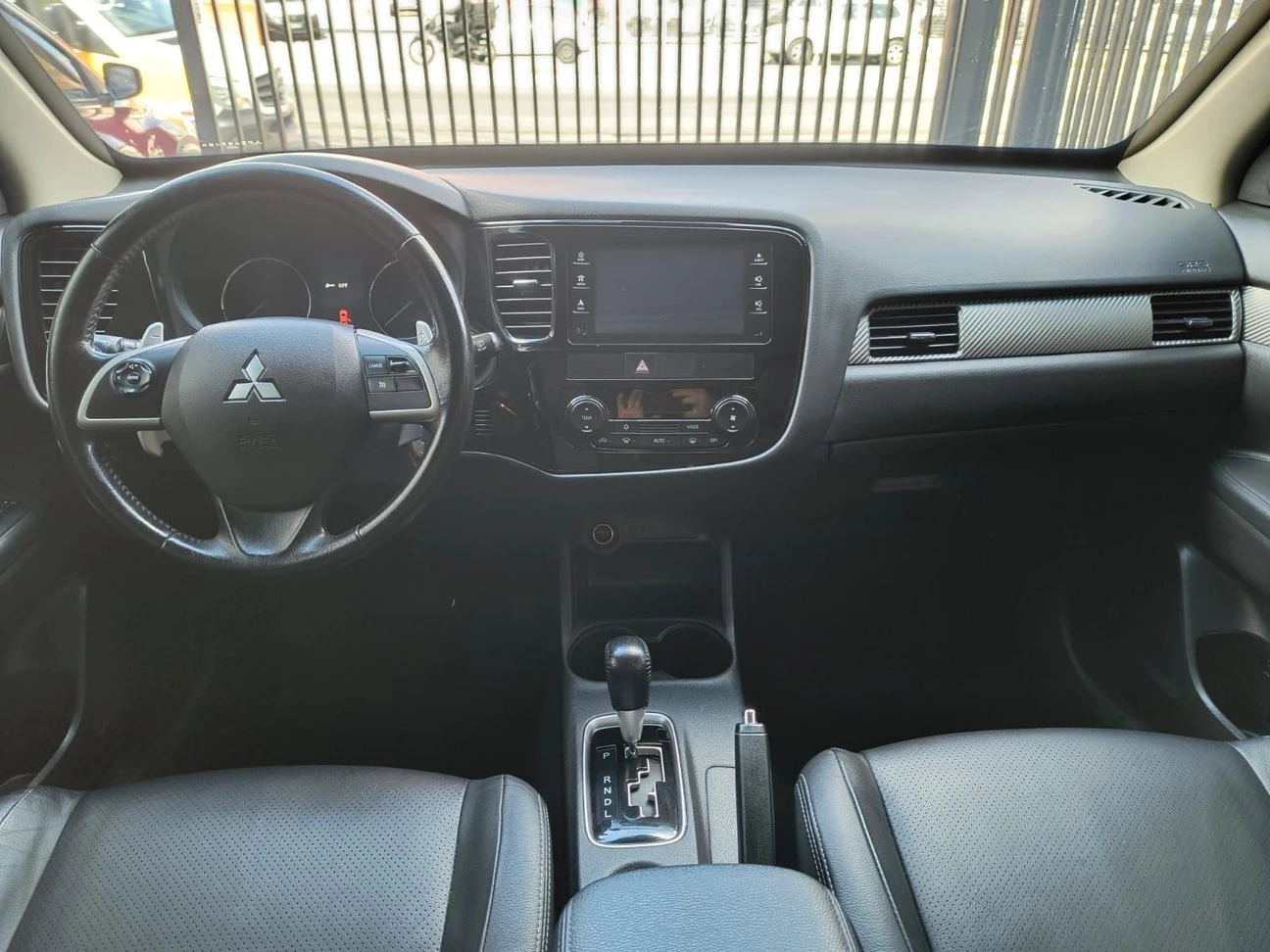 MITSUBISHI OUTLANDER