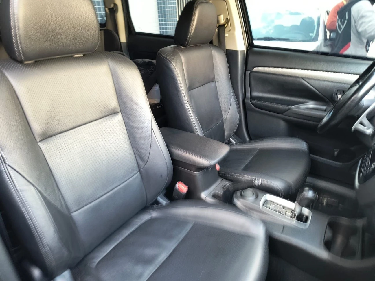 MITSUBISHI OUTLANDER