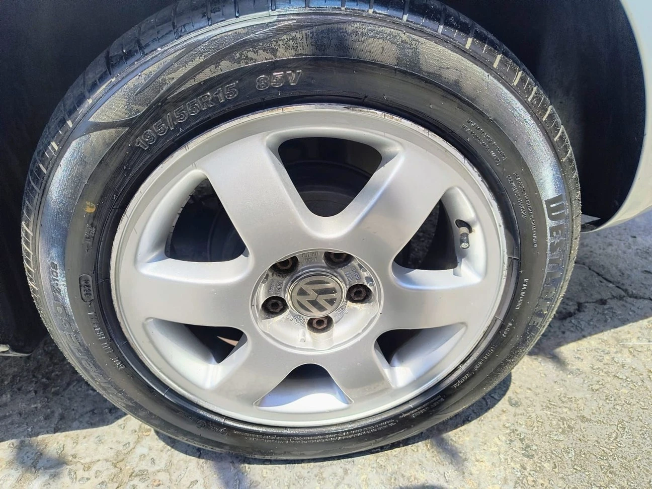 VOLKSWAGEN POLO SEDAN