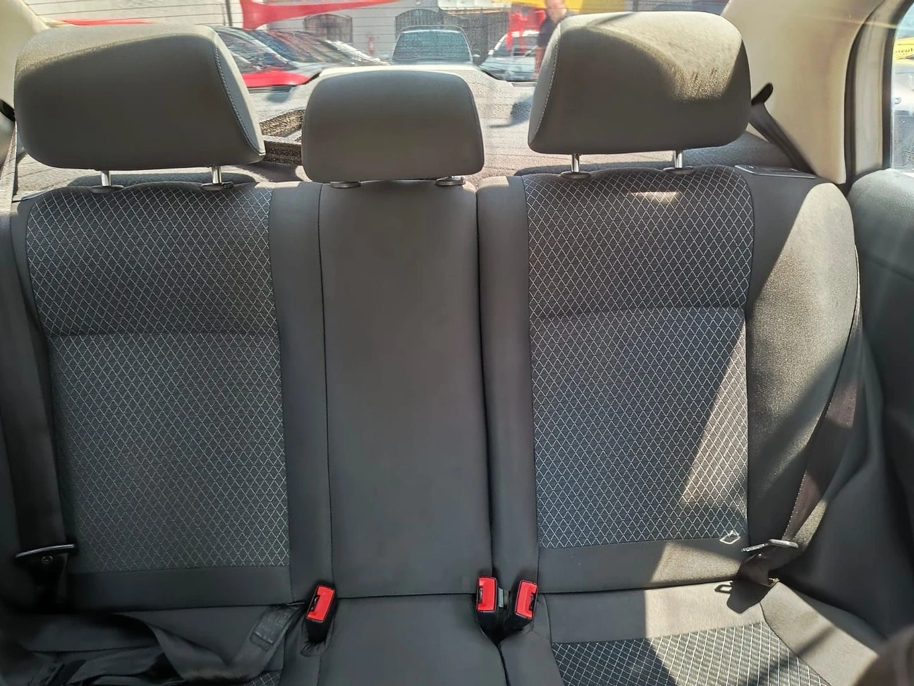 VOLKSWAGEN POLO SEDAN