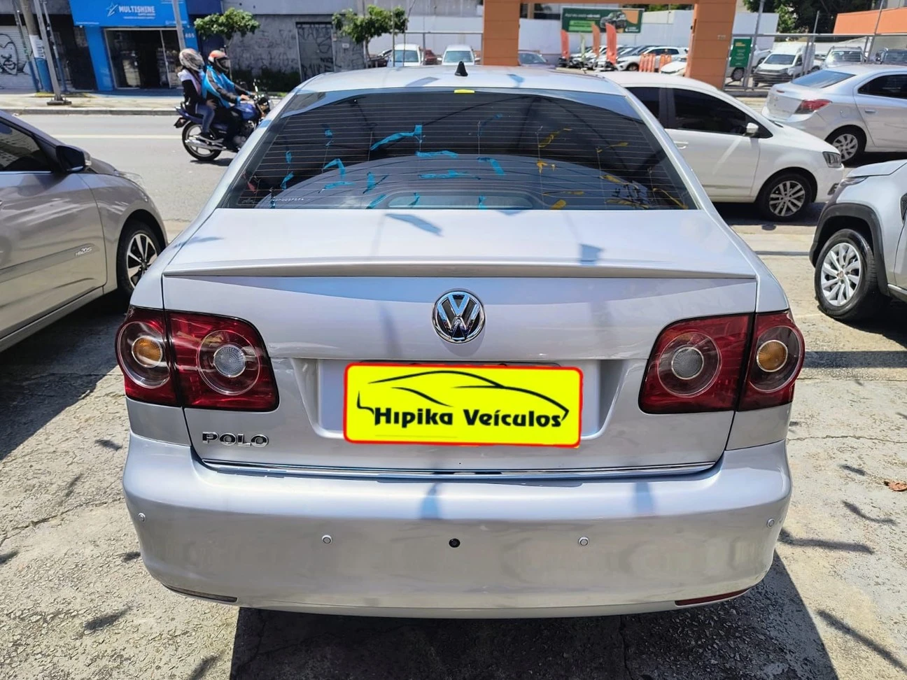 VOLKSWAGEN POLO SEDAN