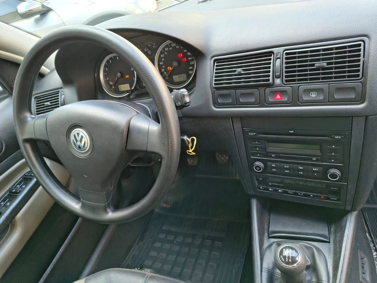 VOLKSWAGEN GOLF