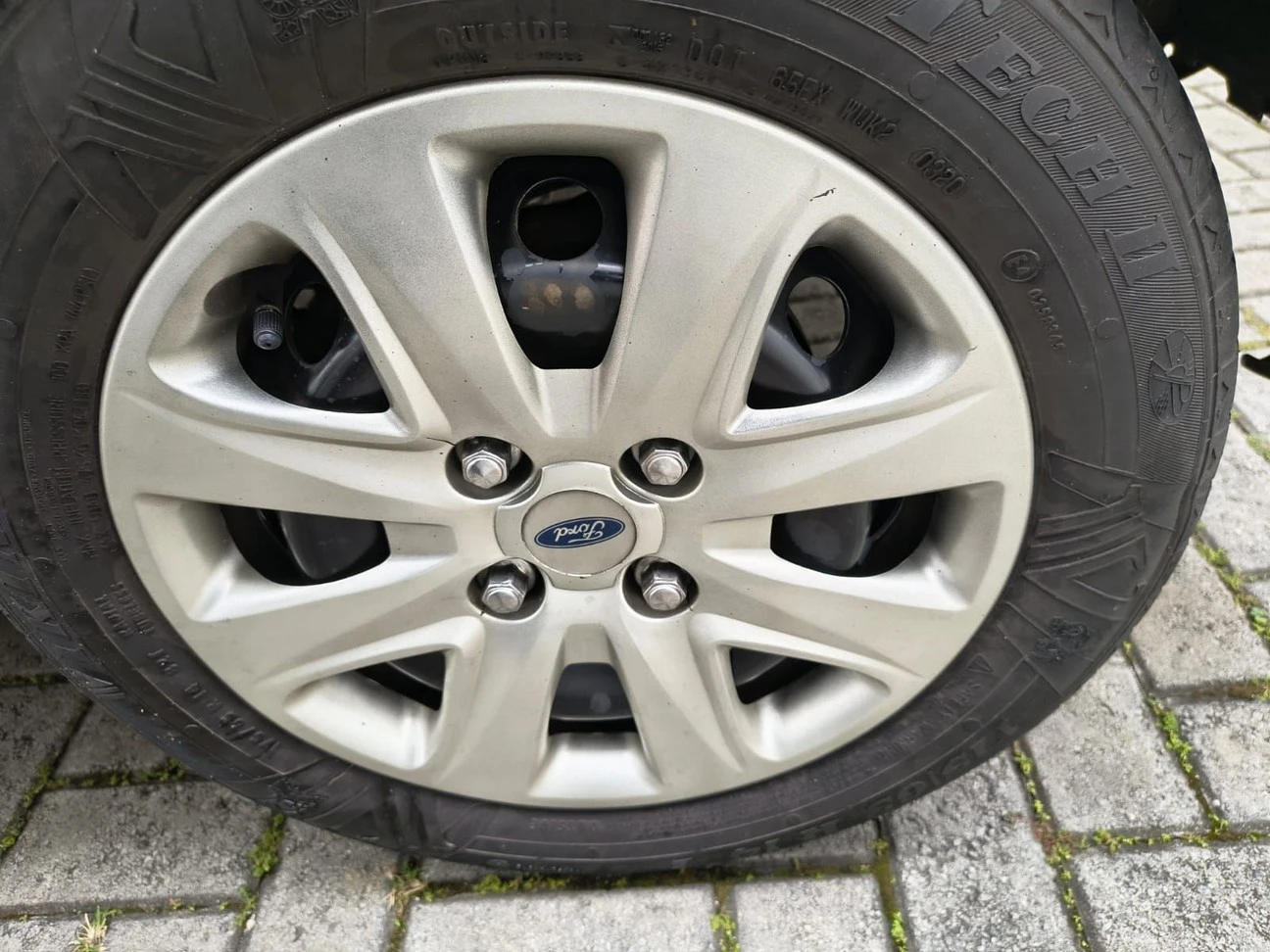 FORD KA