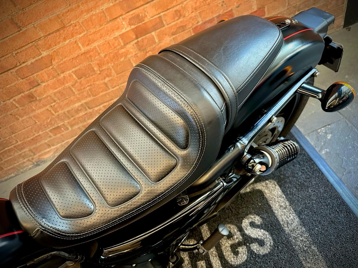 HARLEY-DAVIDSON SPORTSTER ROADSTER