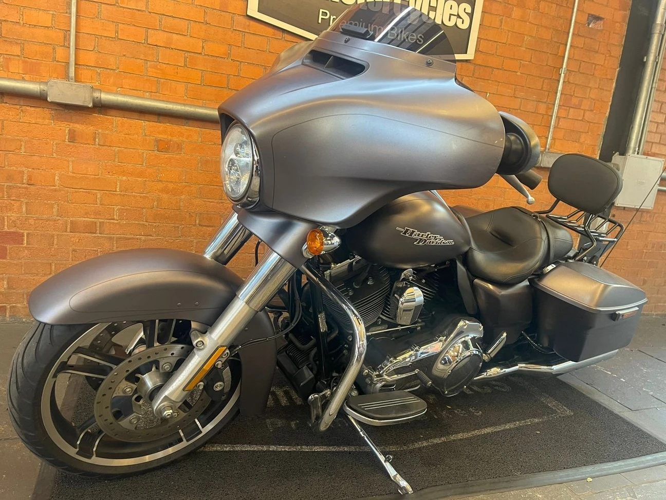 HARLEY-DAVIDSON STREET GLIDE SPECIAL