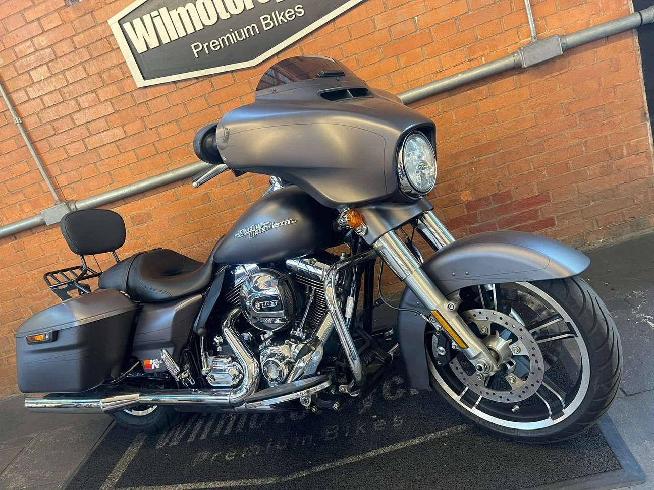 HARLEY-DAVIDSON STREET GLIDE SPECIAL