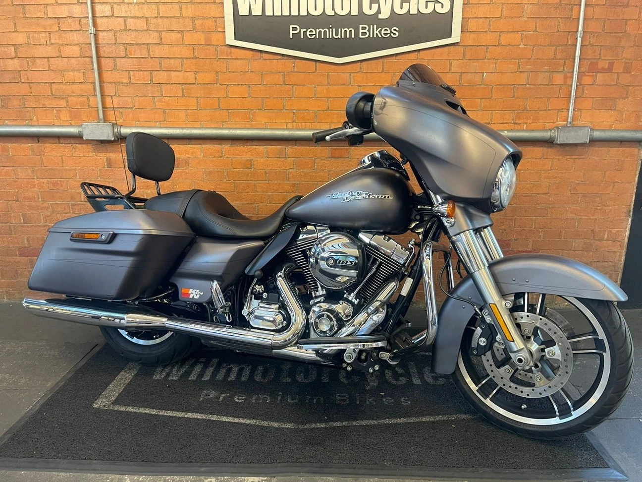 HARLEY-DAVIDSON STREET GLIDE SPECIAL