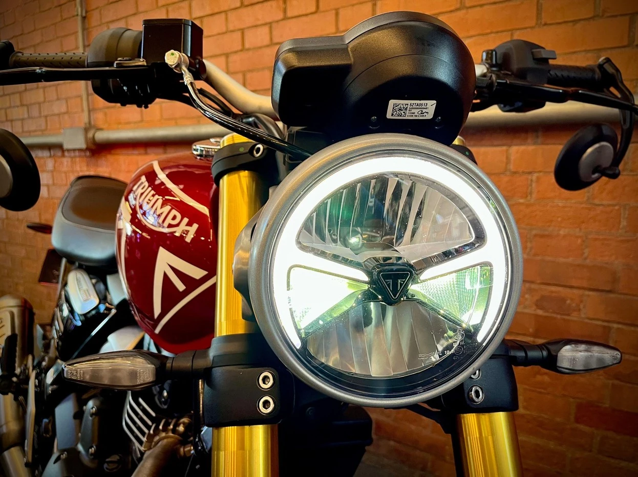 TRIUMPH SPEED 400