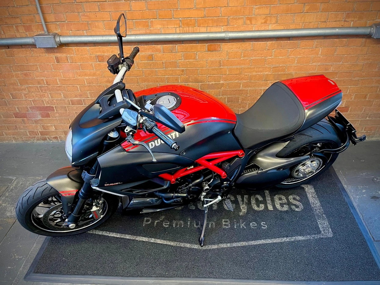 DUCATI DIAVEL CARBON