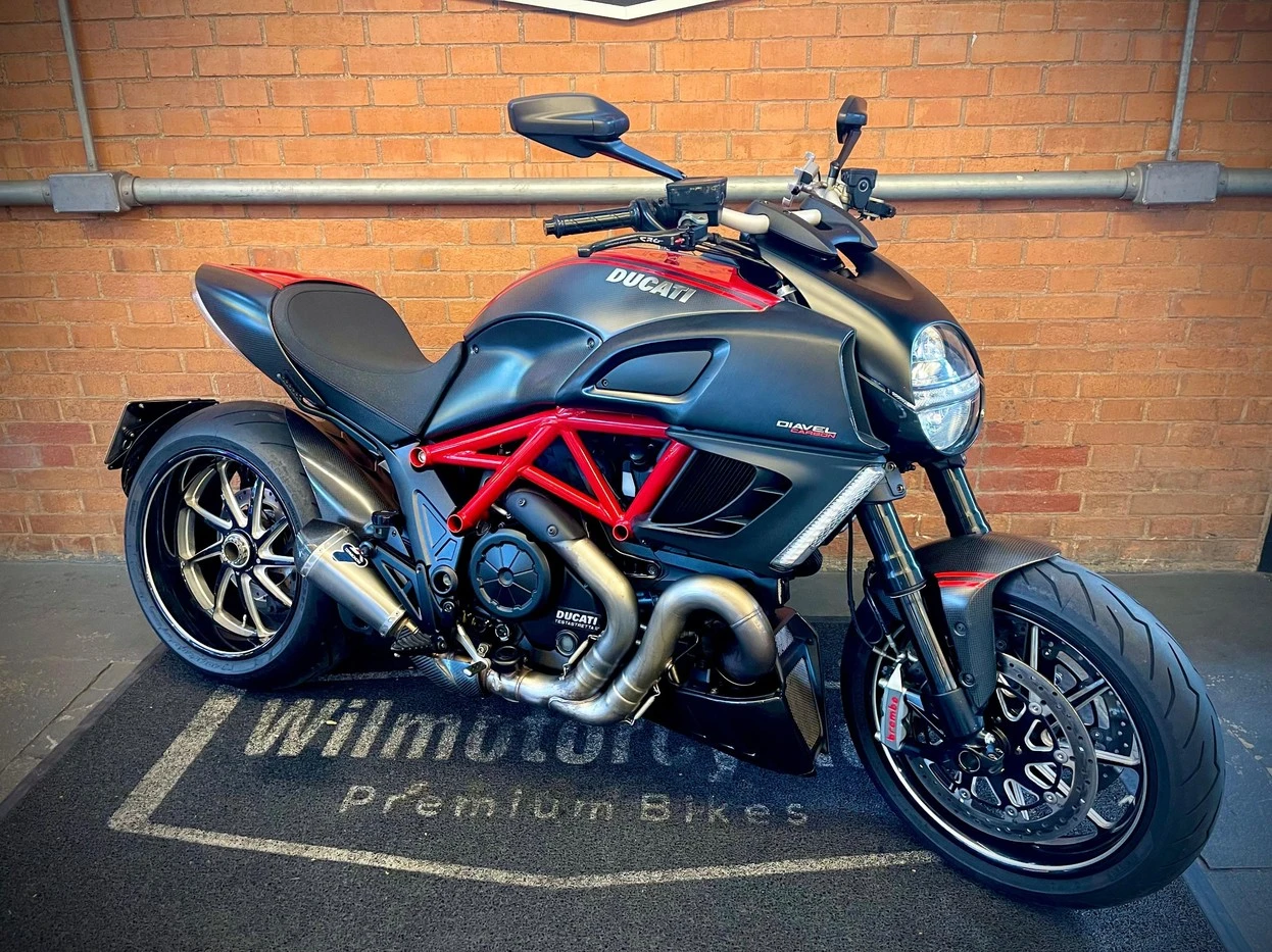 DUCATI DIAVEL CARBON