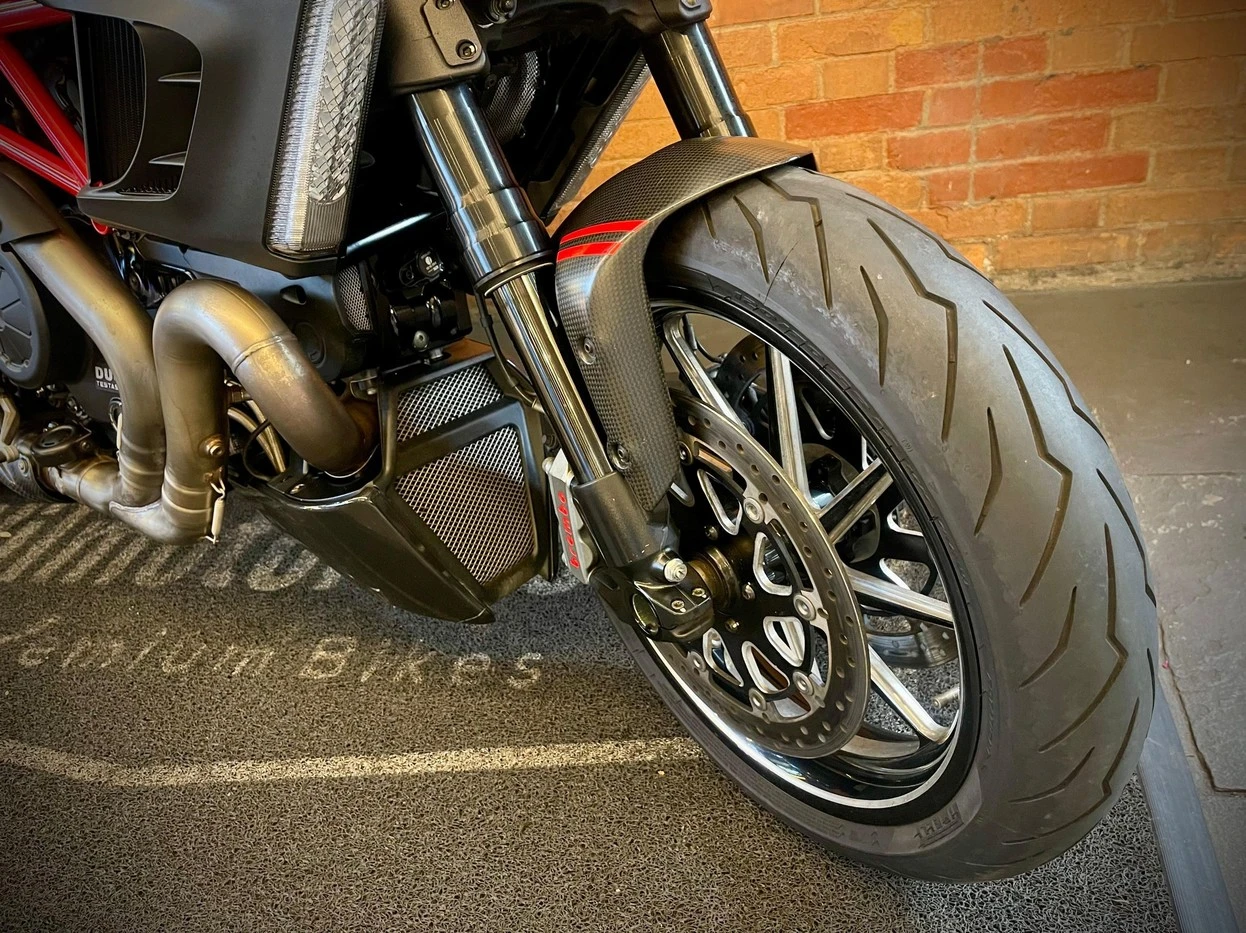 DUCATI DIAVEL CARBON