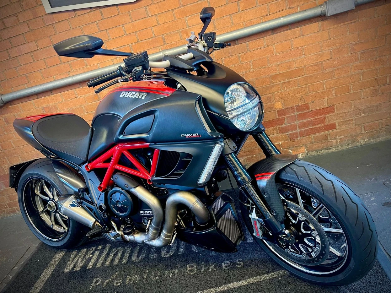 DUCATI DIAVEL CARBON