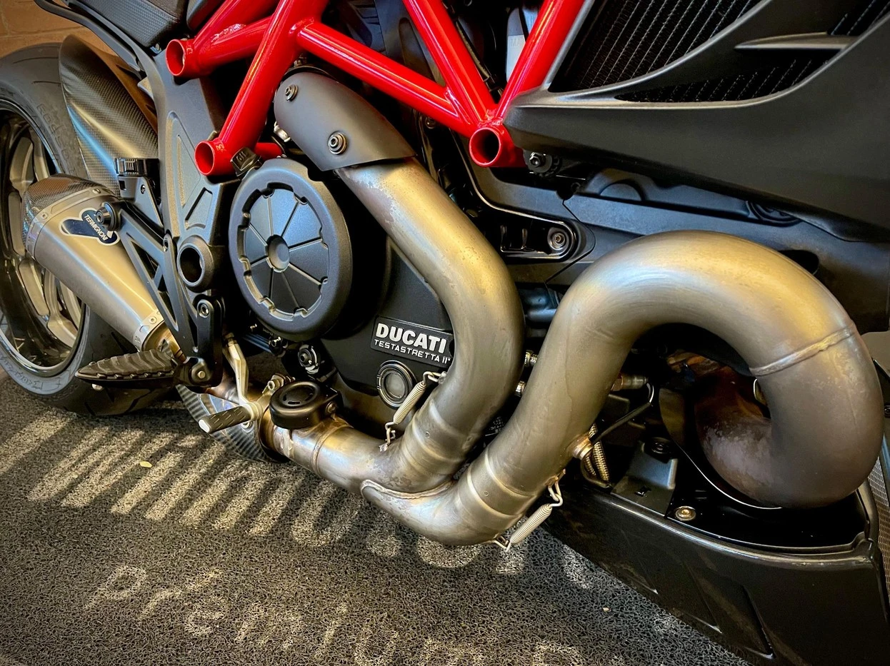 DUCATI DIAVEL CARBON