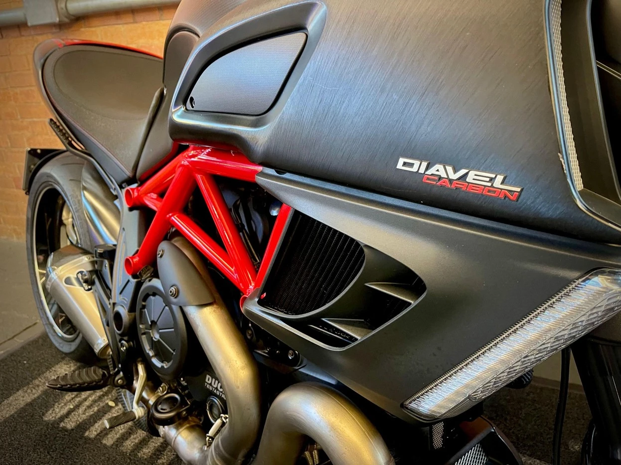 DUCATI DIAVEL CARBON