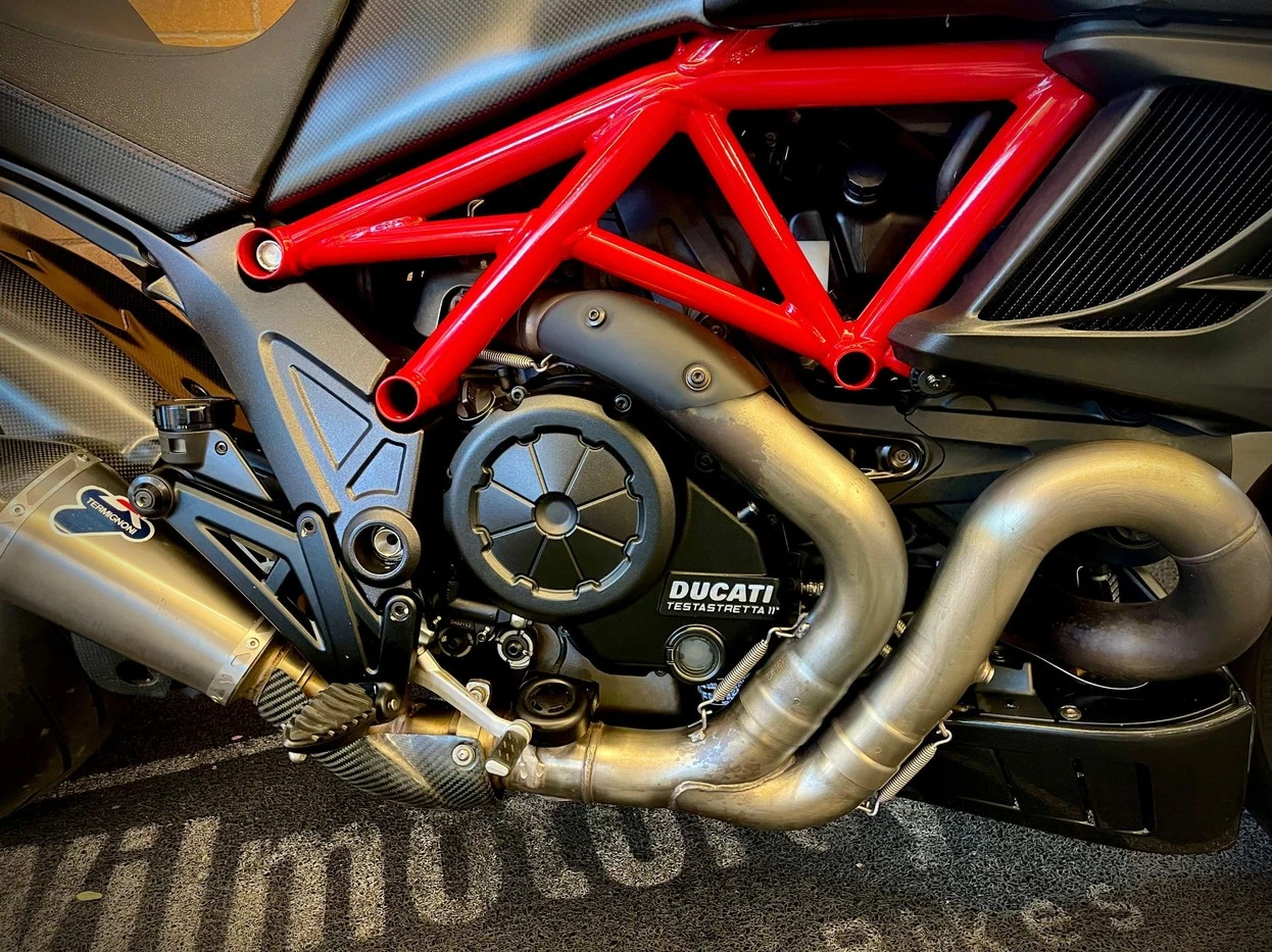 DUCATI DIAVEL CARBON