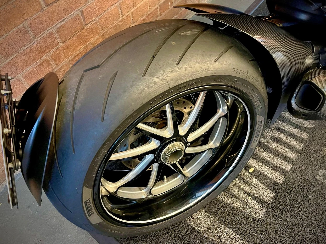 DUCATI DIAVEL CARBON