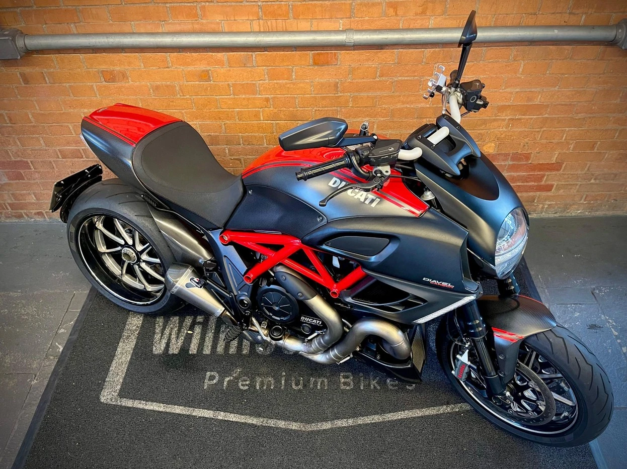 DUCATI DIAVEL CARBON