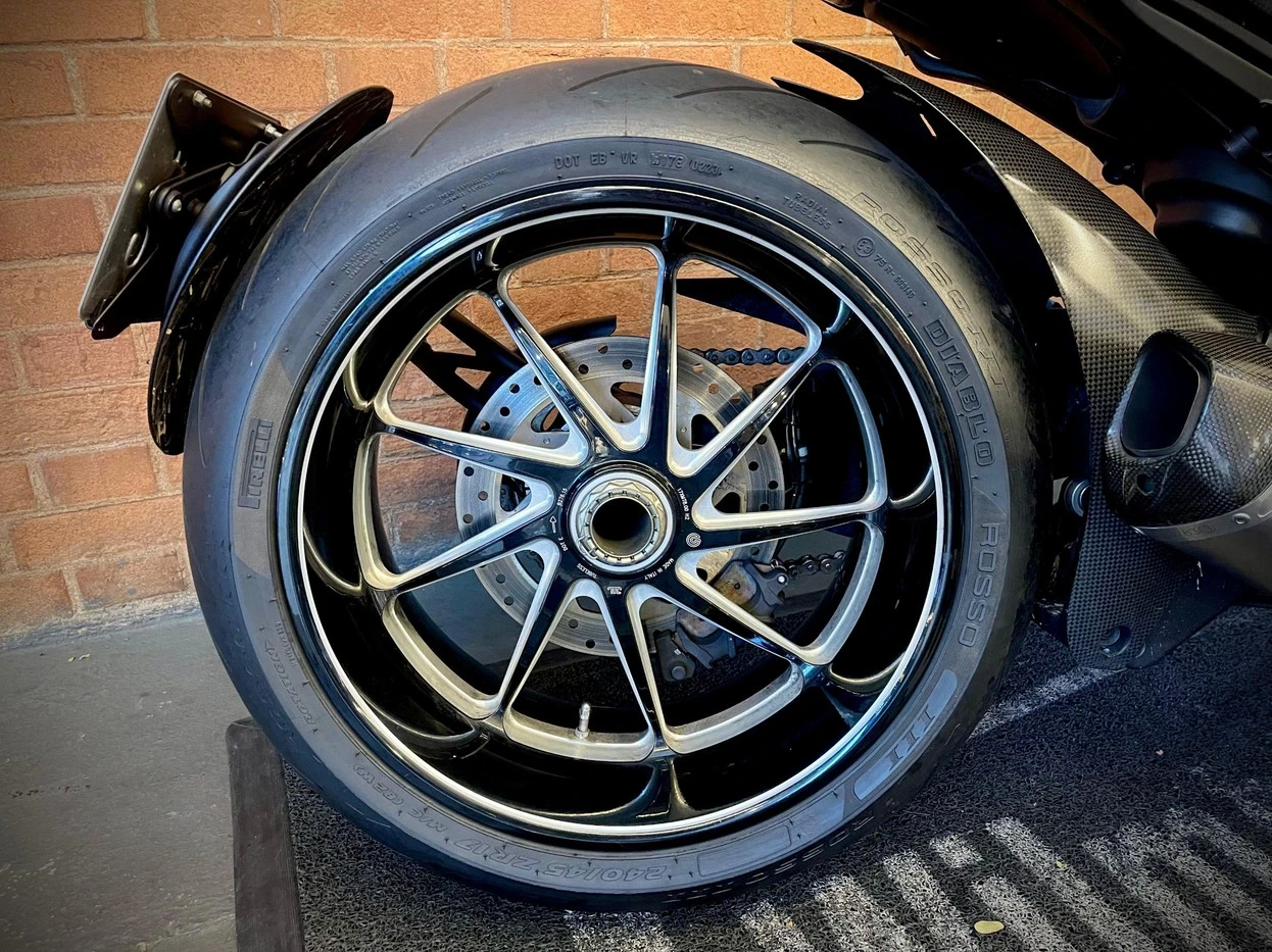 DUCATI DIAVEL CARBON
