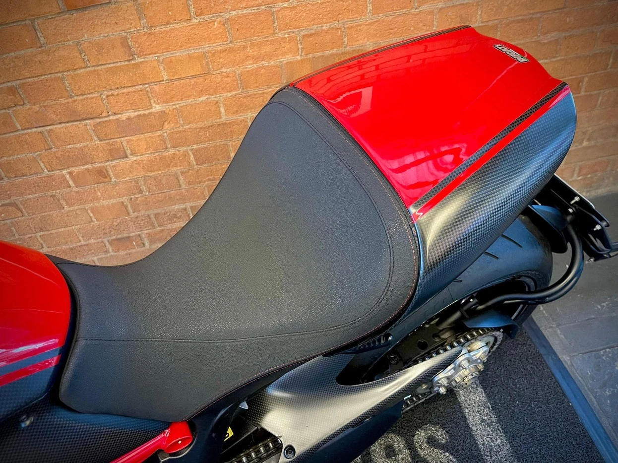 DUCATI DIAVEL CARBON