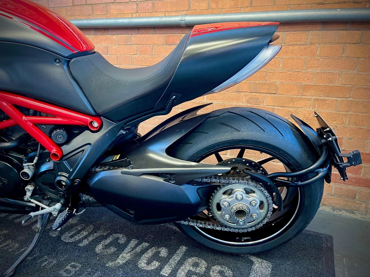 DUCATI DIAVEL CARBON