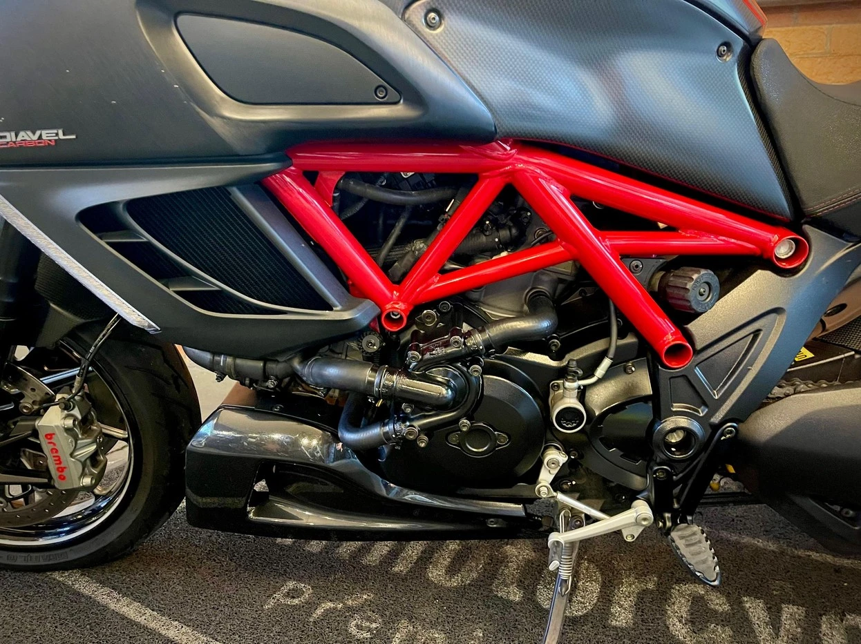 DUCATI DIAVEL CARBON
