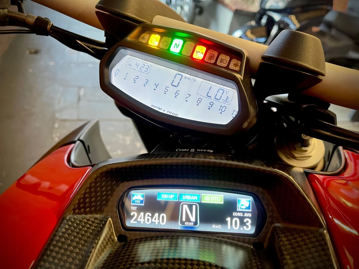 DUCATI DIAVEL CARBON